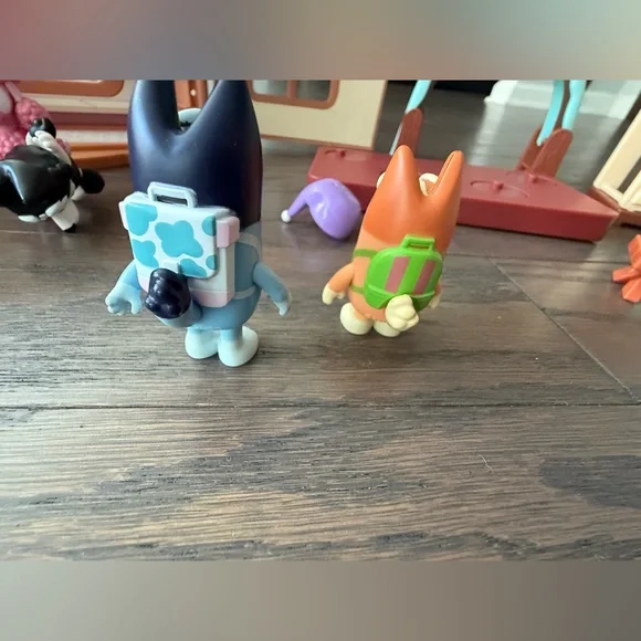 Disney Bluey School Friends figures playset Calypso playground lunch box stage - Picture 10 of 16